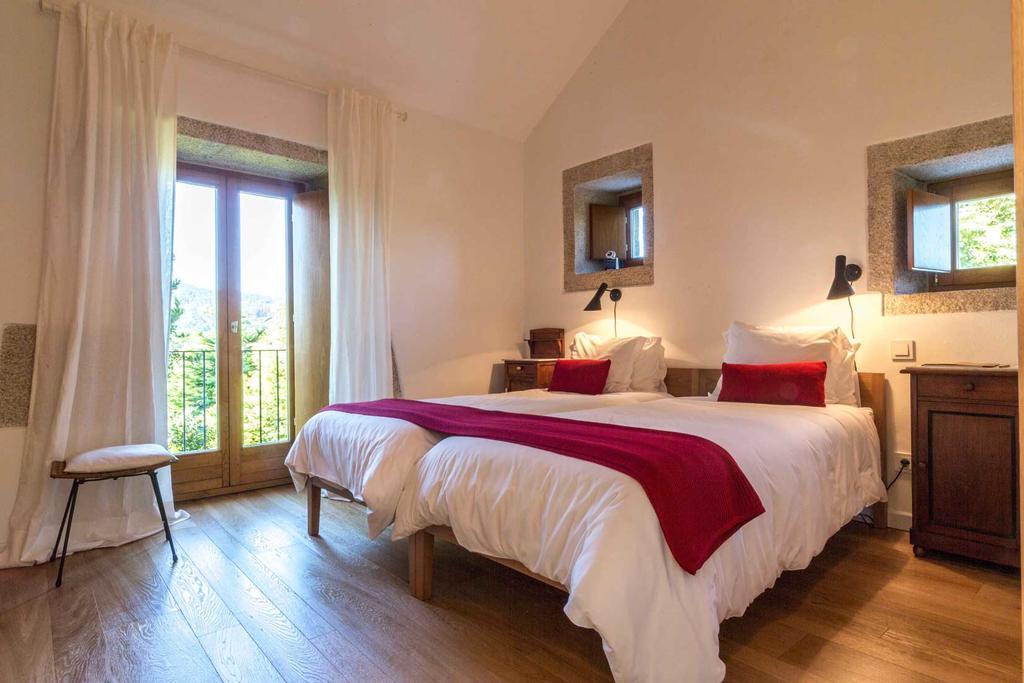Os Lambrans Guest House Padron Ngoại thất bức ảnh